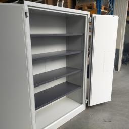  - 1x Sistec dikwandige brandvertragende kluiskast met 1x baardsleutel en 4 ihv metalen schappen (23)