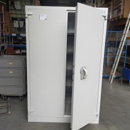  - 1x Sistec dikwandige brandvertragende kluiskast met 1x baardsleutel en 4 ihv metalen schappen (26)