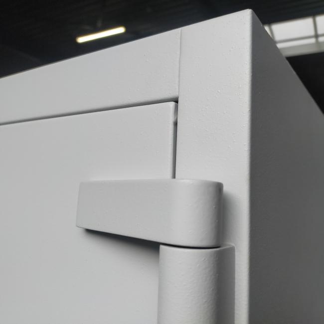  - 1x Sistec dikwandige brandvertragende kluiskast met 1x baardsleutel en 4 ihv metalen schappen (7)