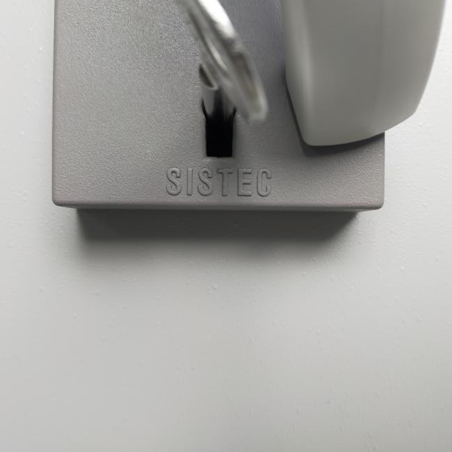  - 1x Sistec dikwandige brandvertragende kluiskast met 1x baardsleutel en 4 ihv metalen schappen (9)