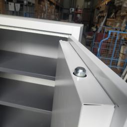  - 1x Sistec dikwandige brandvertragende kluiskast met 1x baardsleutel en 4 ihv metalen schappen (14)