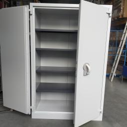  - 1x Sistec dikwandige brandvertragende kluiskast met 1x baardsleutel en 4 ihv metalen schappen (18)