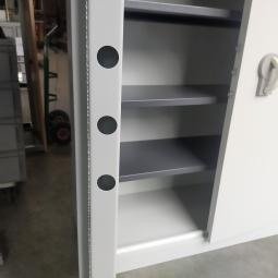  - 1x Sistec dikwandige brandvertragende kluiskast met 1x baardsleutel en 4 ihv metalen schappen (34)