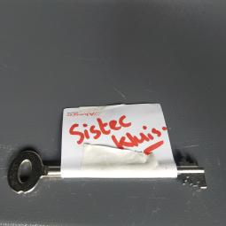  - 1x Sistec dikwandige brandvertragende kluiskast met 1x baardsleutel en 4 ihv metalen schappen (29)