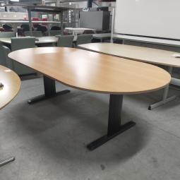  - 240x120 cm ovaal choreo beukenkleur 1x 150,- met krasjes rand (252)