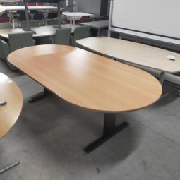  - 240x120 cm ovaal choreo beukenkleur 1x 150,- met krasjes rand (253)