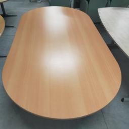  - 240x120 cm ovaal choreo beukenkleur 1x 150,- met krasjes rand (255)