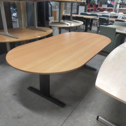  - 240x120 cm ovaal choreo beukenkleur 1x 150,- met krasjes rand (256)