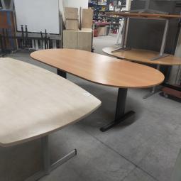  - 240x120 cm ovaal choreo beukenkleur 1x 150,- met krasjes rand (260)