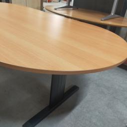  - 240x120 cm ovaal choreo beukenkleur 1x 150,- met krasjes rand (241)