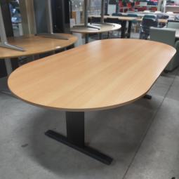  - 240x120 cm ovaal choreo beukenkleur 1x 150,- met krasjes rand (242)