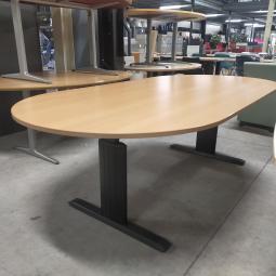  - 240x120 cm ovaal choreo beukenkleur 1x 150,- met krasjes rand (243)