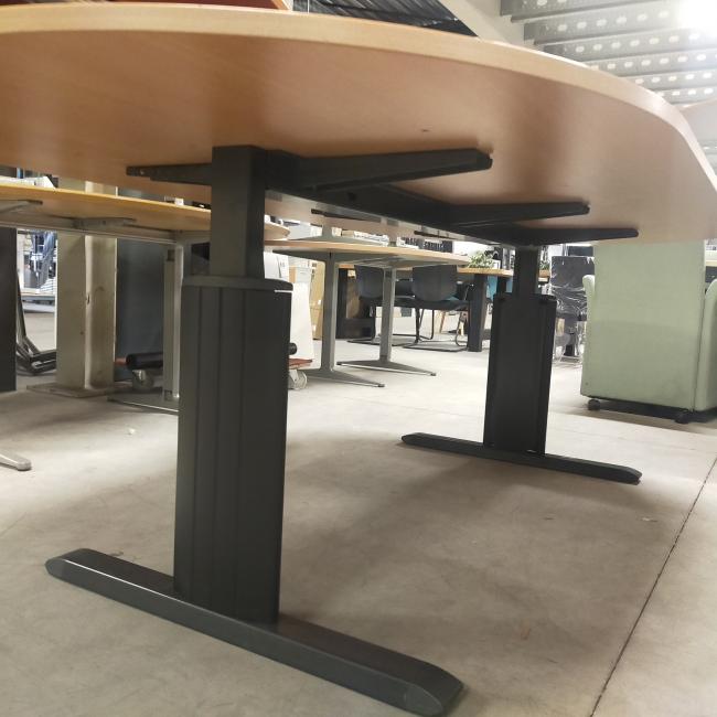  - 240x120 cm ovaal choreo beukenkleur 1x 150,- met krasjes rand (244)