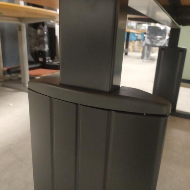  - 240x120 cm ovaal choreo beukenkleur 1x 150,- met krasjes rand (246)