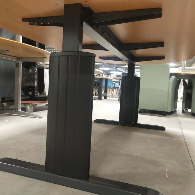  - 240x120 cm ovaal choreo beukenkleur 1x 150,- met krasjes rand (248)