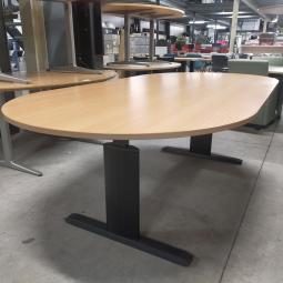  - 240x120 cm ovaal choreo beukenkleur 1x 150,- met krasjes rand (249)