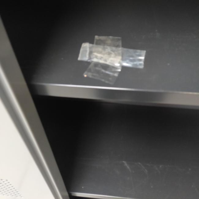  - ahrend alugrijze metalen akoestische kast schuifdeuren (9)