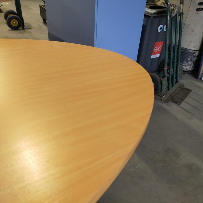  - Choreo antraciet metalen frame ihv met schroeven demontabel met ovaal beuken kleur houten blad (19)