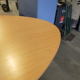  - Choreo antraciet metalen frame ihv met schroeven demontabel met ovaal beuken kleur houten blad (19)