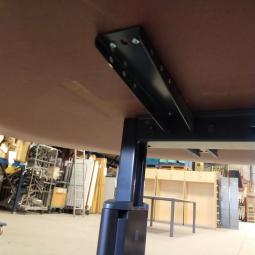  - Choreo antraciet metalen frame ihv met schroeven demontabel met ovaal beuken kleur houten blad (22)