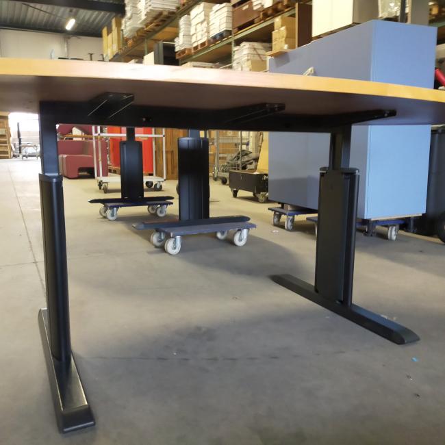  - Choreo antraciet metalen frame ihv met schroeven demontabel met ovaal beuken kleur houten blad (24)