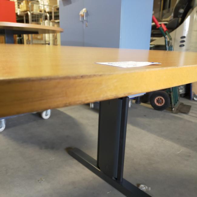  - Choreo antraciet metalen frame ihv met schroeven demontabel met ovaal beuken kleur houten blad (7)