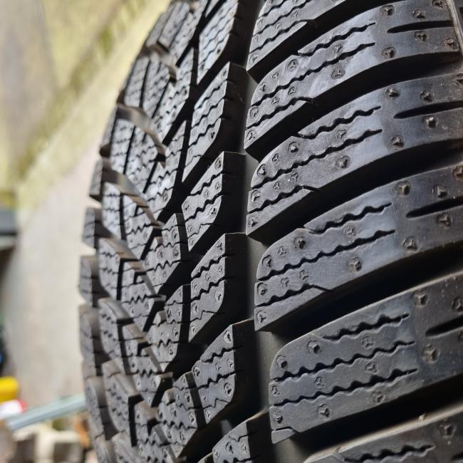  - 4x goodyear winterbanden 215-55-R16  93 H  (5)