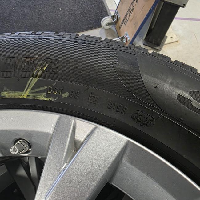  - banden VW TIQUAN 215-65-R17 99H (2)