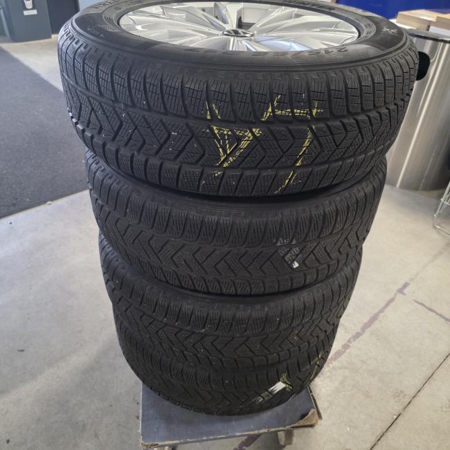  - banden VW TIQUAN 215-65-R17 99H (1)