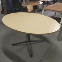  - klein ovaal houten blad licht beuken kleur en antraciet stalen poot (2)