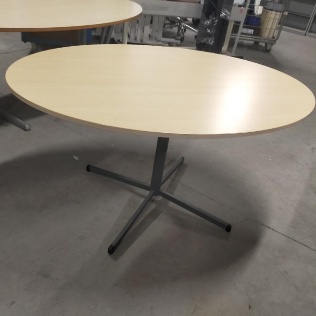  - klein ovaal houten blad licht beuken kleur en antraciet stalen poot (3)