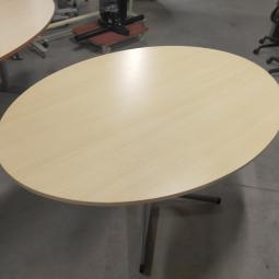  - klein ovaal houten blad licht beuken kleur en antraciet stalen poot (4)