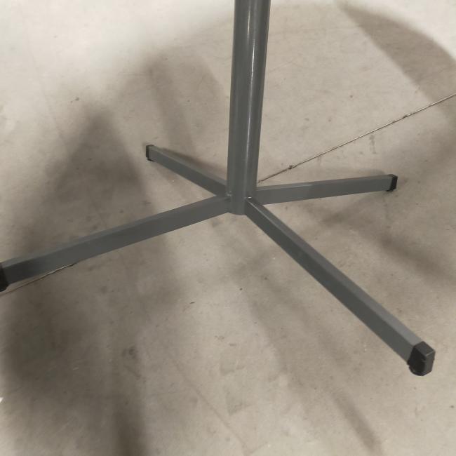  - klein ovaal houten blad licht beuken kleur en antraciet stalen poot (7)