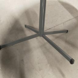  - klein ovaal houten blad licht beuken kleur en antraciet stalen poot (7)