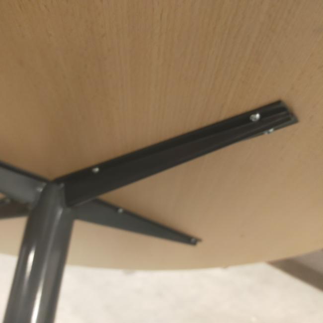  - klein ovaal houten blad licht beuken kleur en antraciet stalen poot (9)