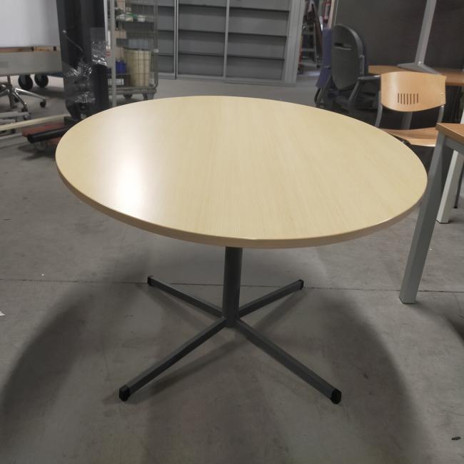  - klein ovaal houten blad licht beuken kleur en antraciet stalen poot (10)