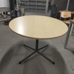  - klein ovaal houten blad licht beuken kleur en antraciet stalen poot (10)