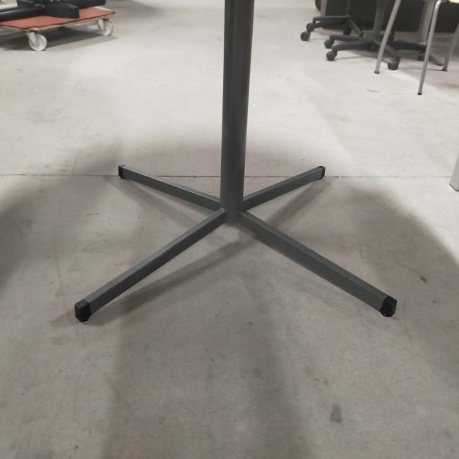  - klein ovaal houten blad licht beuken kleur en antraciet stalen poot (12)