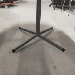  - klein ovaal houten blad licht beuken kleur en antraciet stalen poot (12)