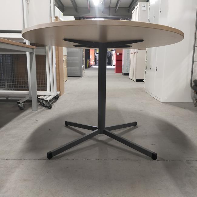  - klein ovaal houten blad licht beuken kleur en antraciet stalen poot (16)