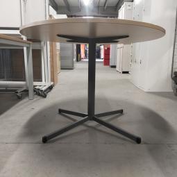  - klein ovaal houten blad licht beuken kleur en antraciet stalen poot (16)