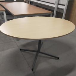  - klein ovaal houten blad licht beuken kleur en antraciet stalen poot (18)