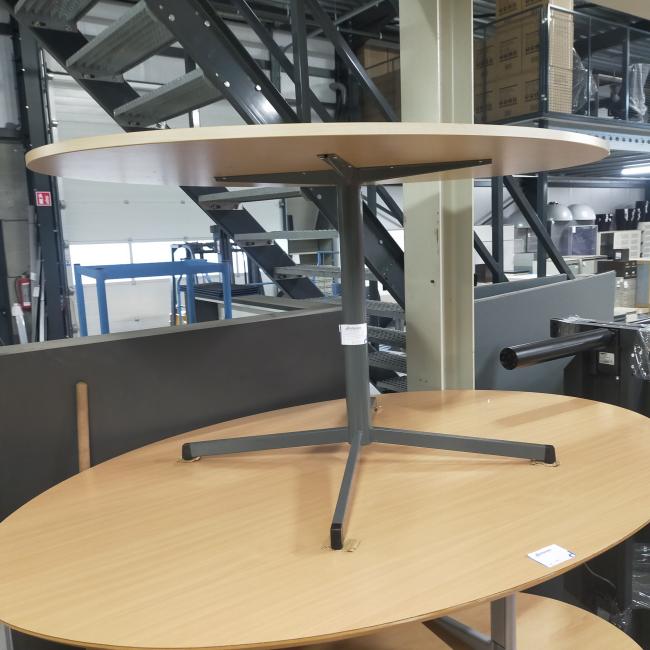  - klein ovaal houten blad licht beuken kleur en antraciet stalen poot (20)