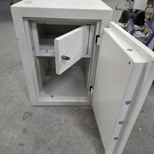  - kleine degelijke kluis afm 75x54x55 cm hxbxd   (1)