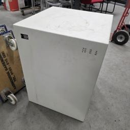  - kleine degelijke kluis afm 75x54x55 cm hxbxd   (3)