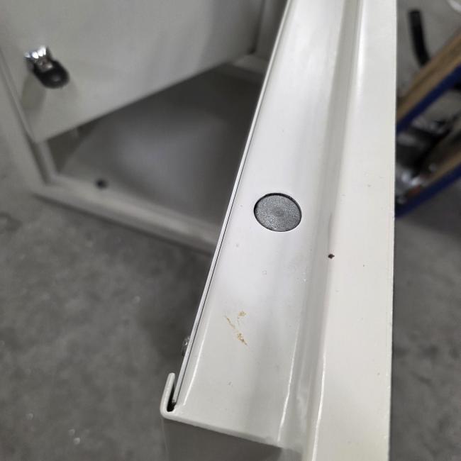  - kleine degelijke kluis afm 75x54x55 cm hxbxd   (10)