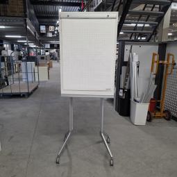  - verrijdbaar whitebord 110x70 cm ihv 185-200 cm (1)