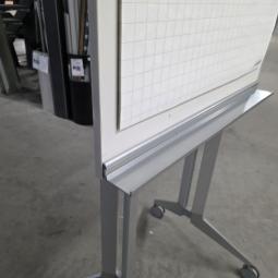  - verrijdbaar whitebord 110x70 cm ihv 185-200 cm (2)