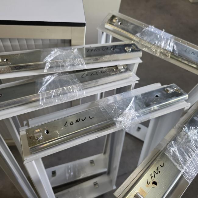  - 6X UITTREKLADE LENSVELT AFM 70X38 CM   (4)