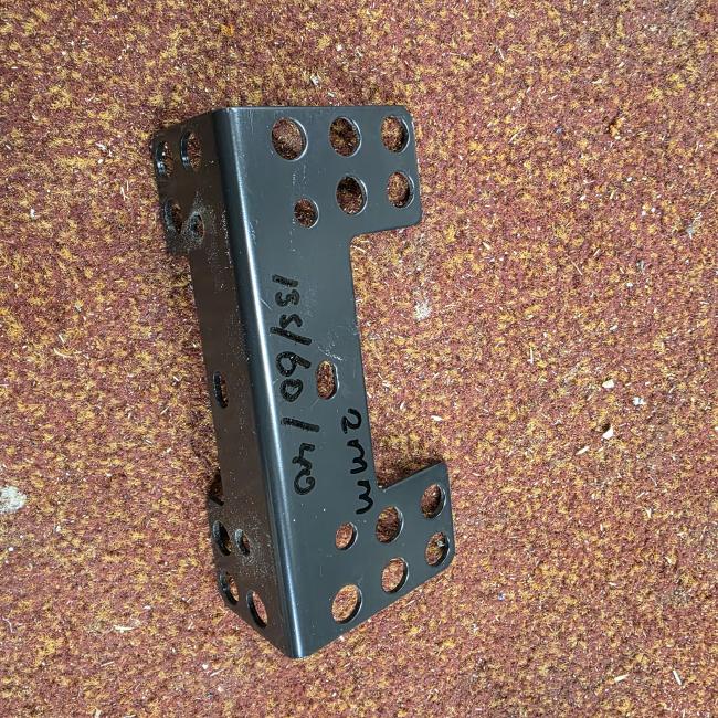  - partij metalen hoekprofielen hoeklijn  135x60x40 mm  dikte 2 mm (1)